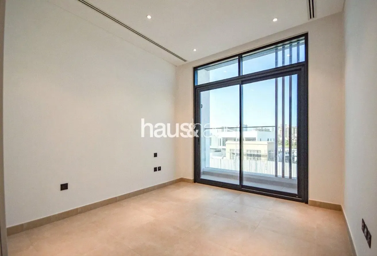 Golf View | Immaculate Condition | Available June