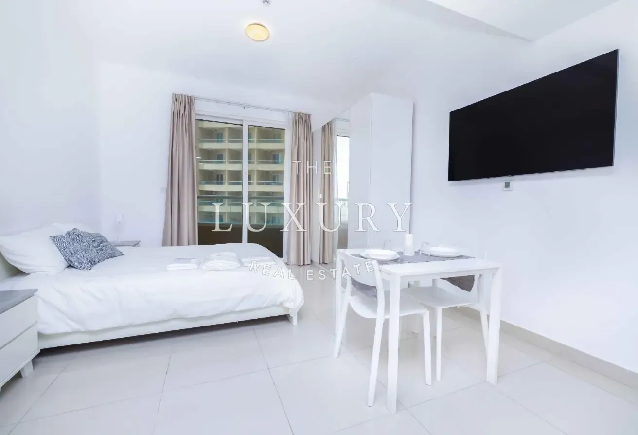 Lakeside B Retreat | Serene Views & Modern Comfort