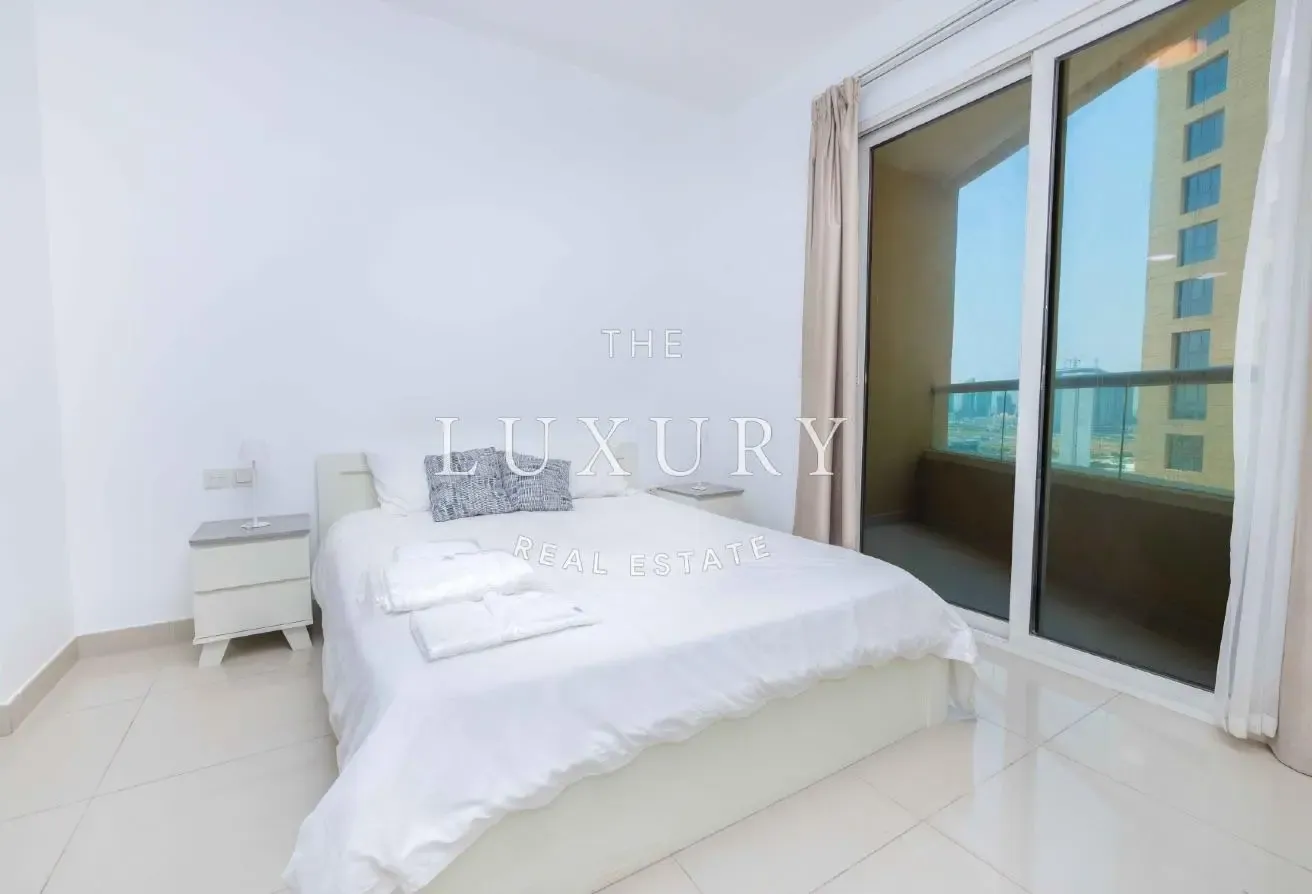 Lakeside B Retreat | Serene Views & Modern Comfort