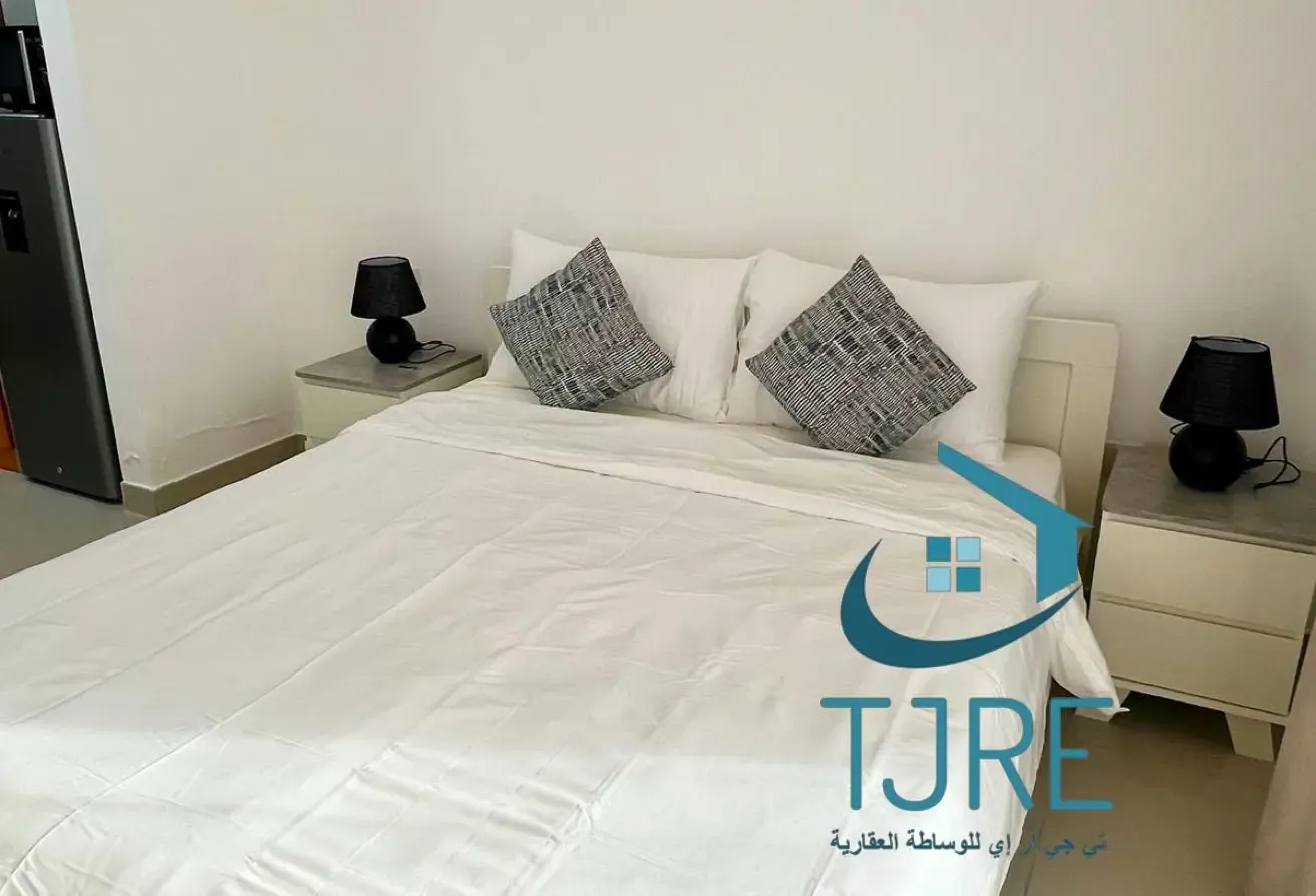 Studio Apartment in Lakeside B IMPZ  Bright Layout