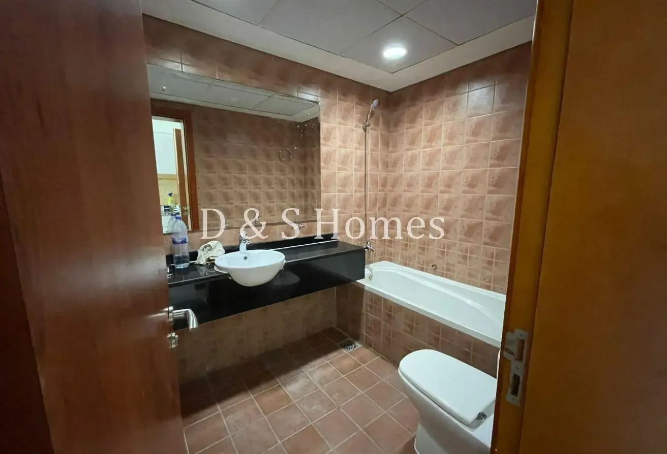 Fully Furnished | Fully Upgraded | Lake view