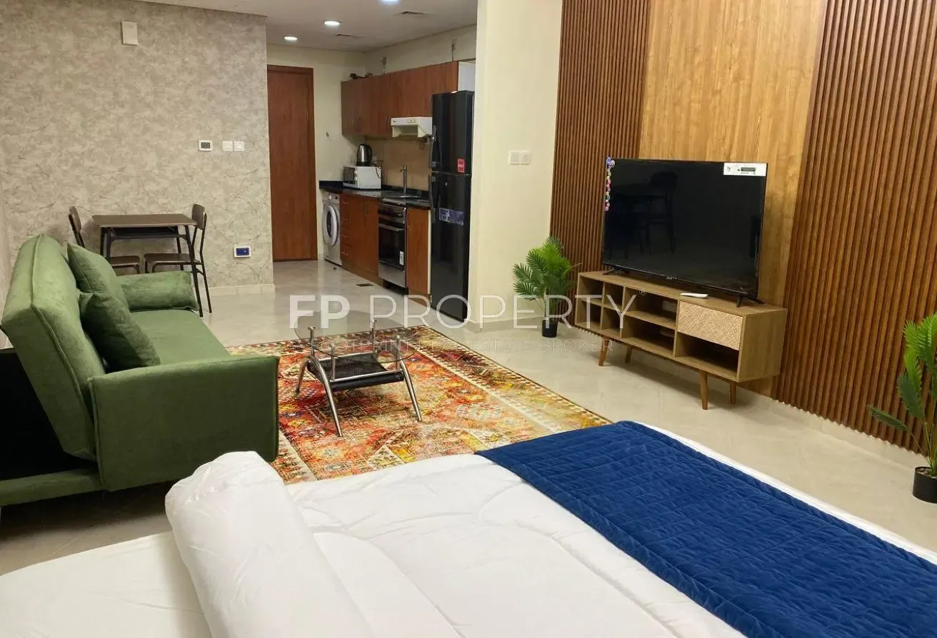 Fully Furnished| Pool and Lake View |Ready To Move
