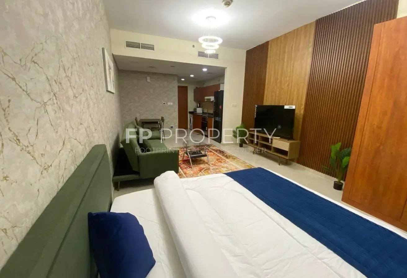 Fully Furnished| Pool and Lake View |Ready To Move