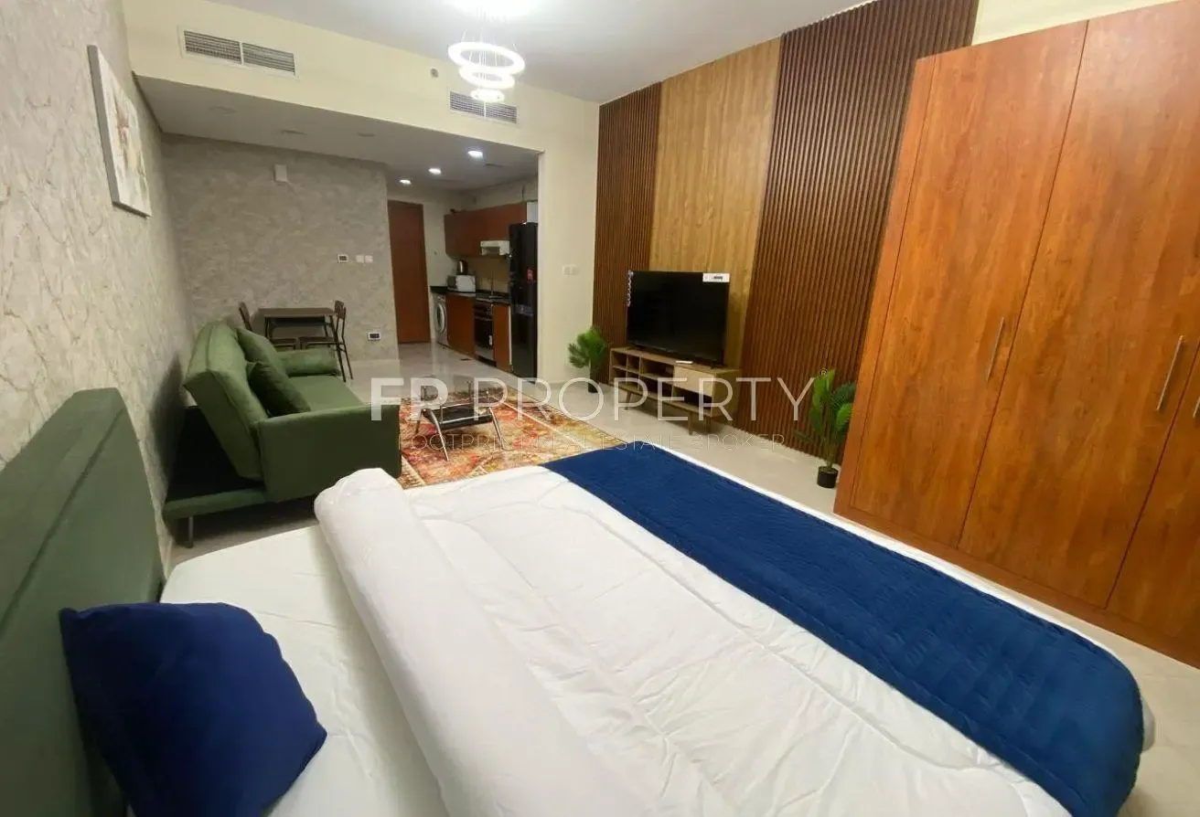 Fully Furnished| Pool and Lake View |Ready To Move