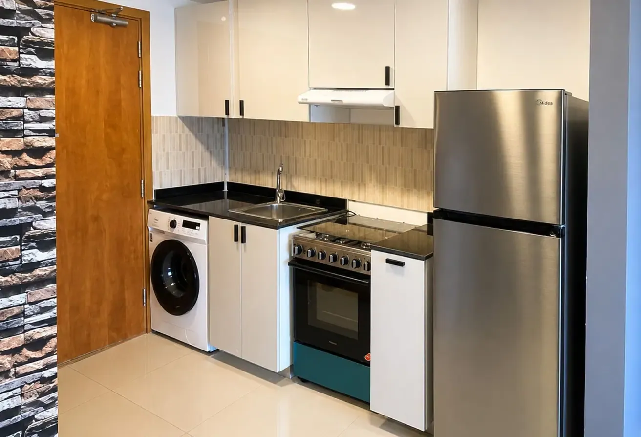 Fully Furnished|Vacant|Lake View|Bills included