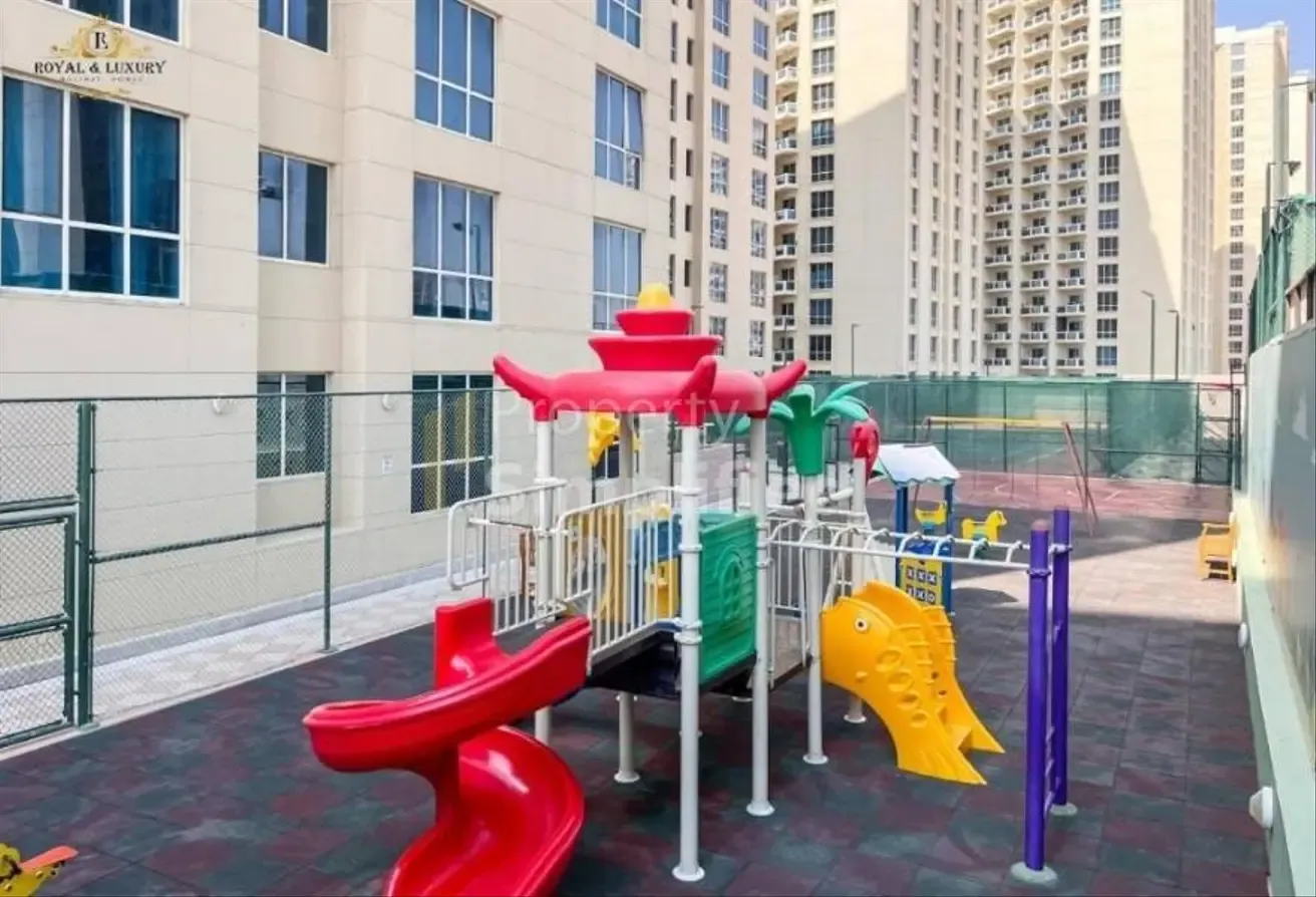 Fully Furnished High-Floor Studio with Lake View