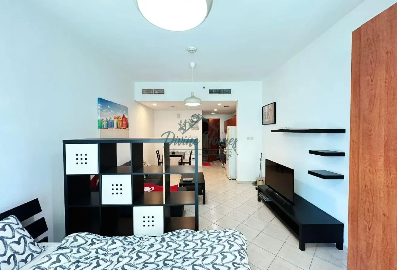 FURNISHED STUDIO | RESERVED PARKING |READY TO MOVE