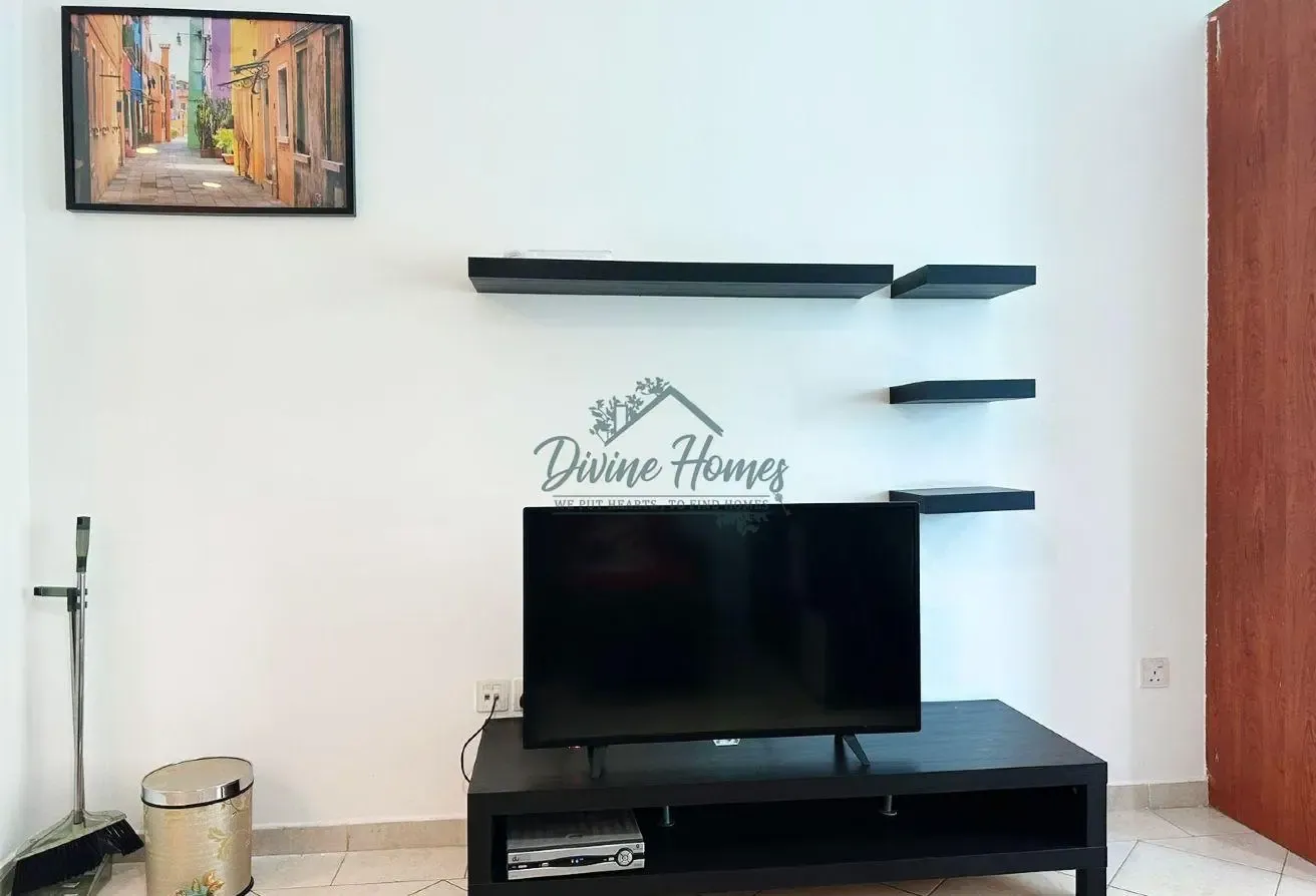 FURNISHED STUDIO | RESERVED PARKING |READY TO MOVE