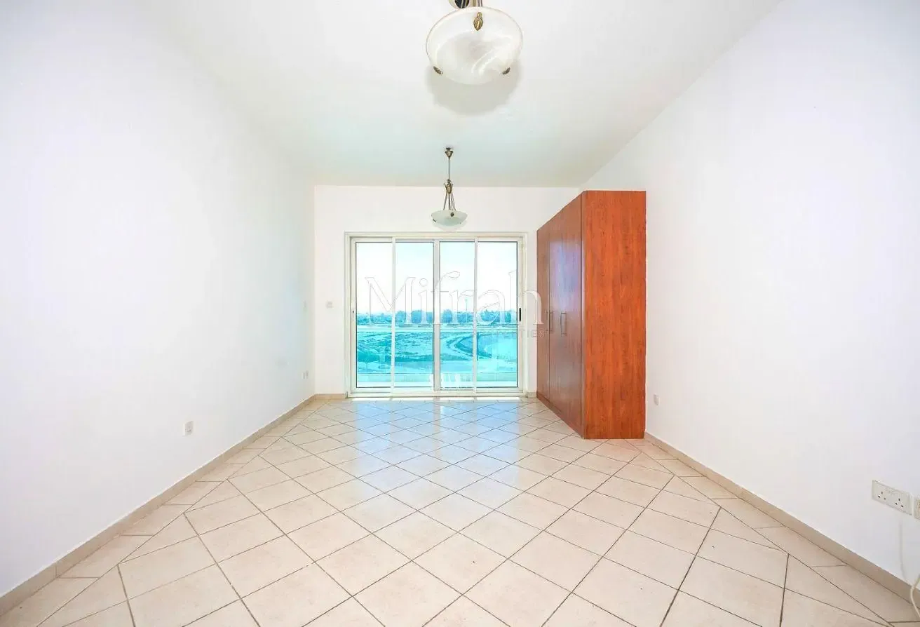 Spacious Studio | Furnished | Vacant