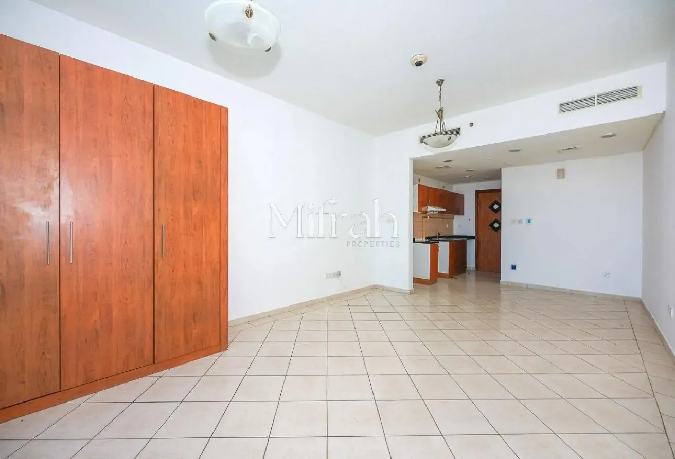 Spacious Studio | Furnished | Vacant