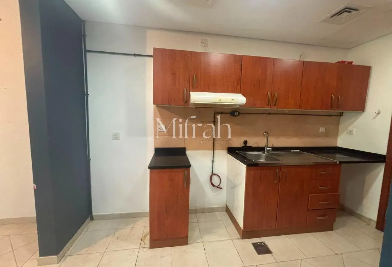 Spacious Studio | Furnished | Vacant