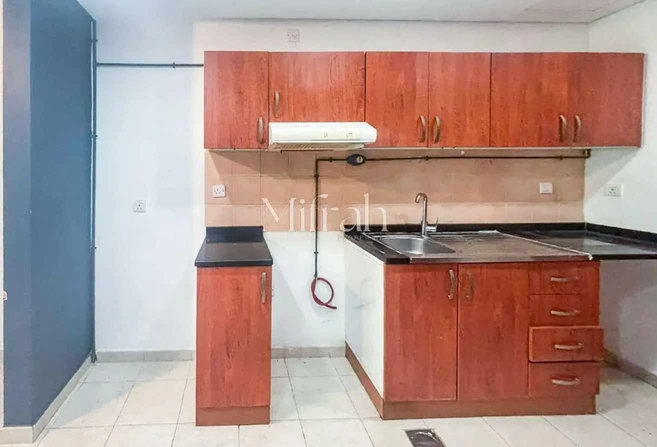 Spacious Studio | Furnished | Vacant