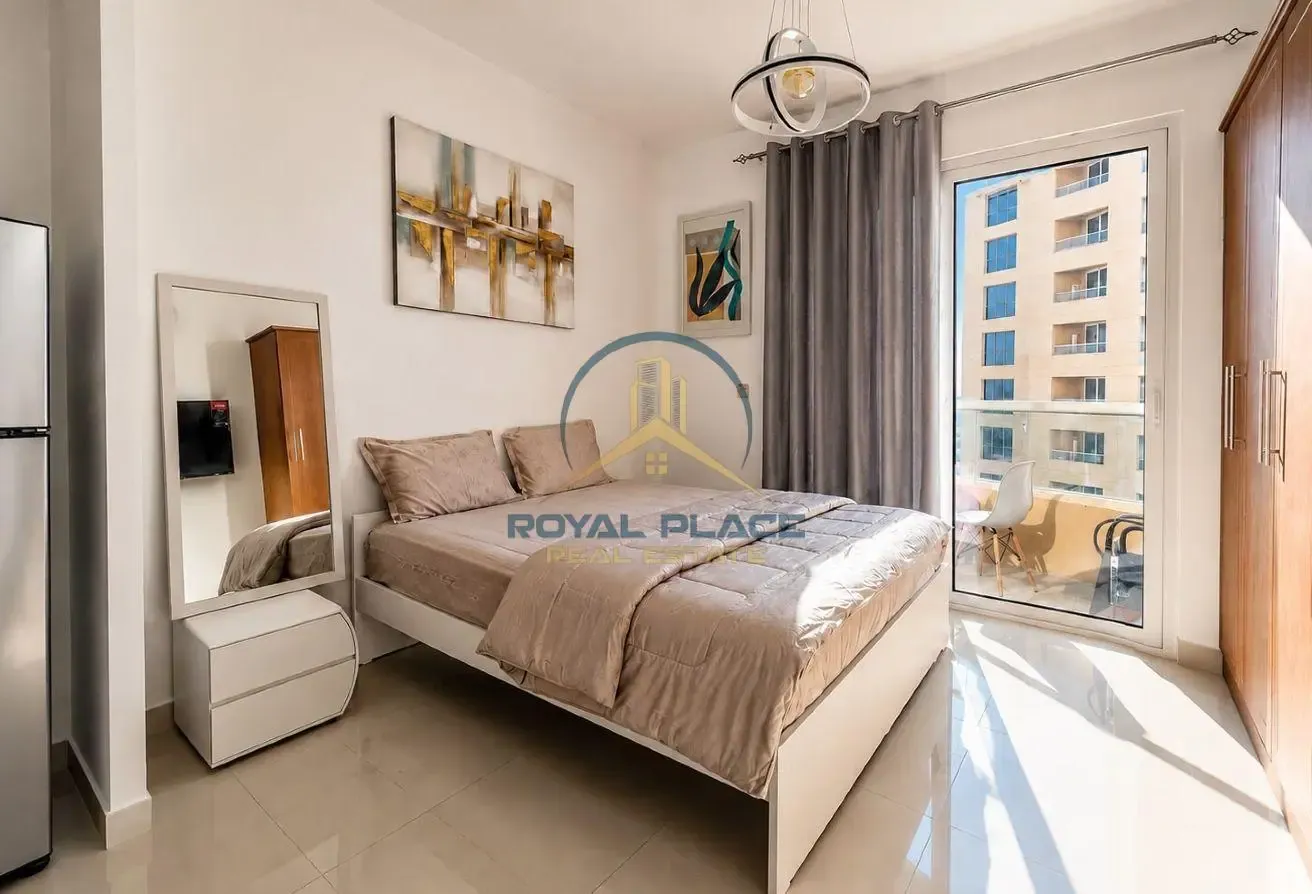 Furnished Studio I Vacant I High Floor