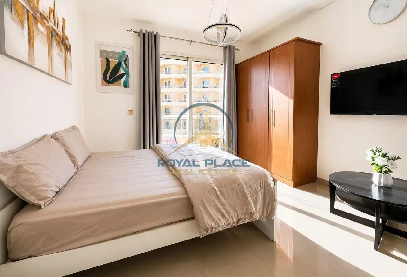Furnished Studio I Vacant I High Floor
