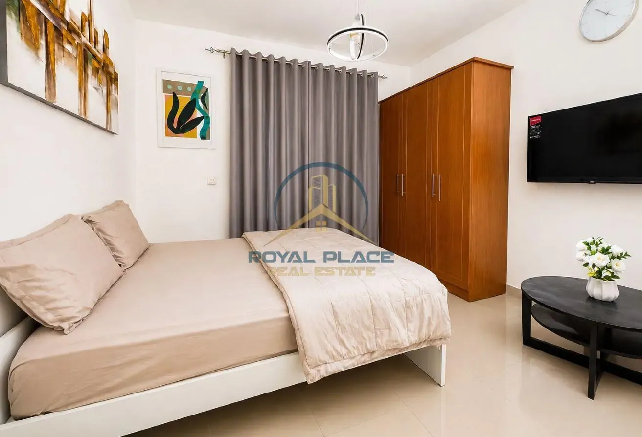 Furnished Studio I Vacant I High Floor