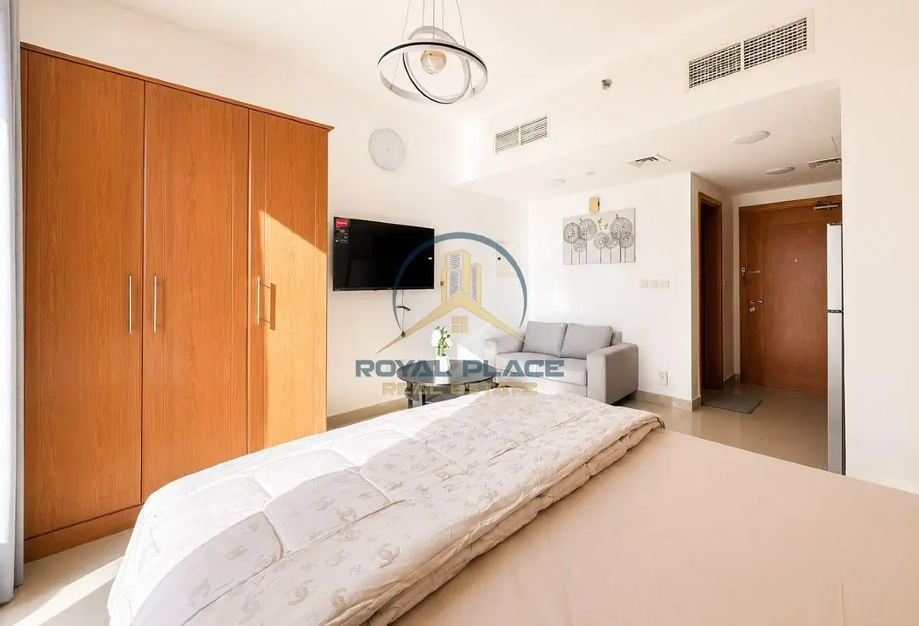 Furnished Studio I Vacant I High Floor