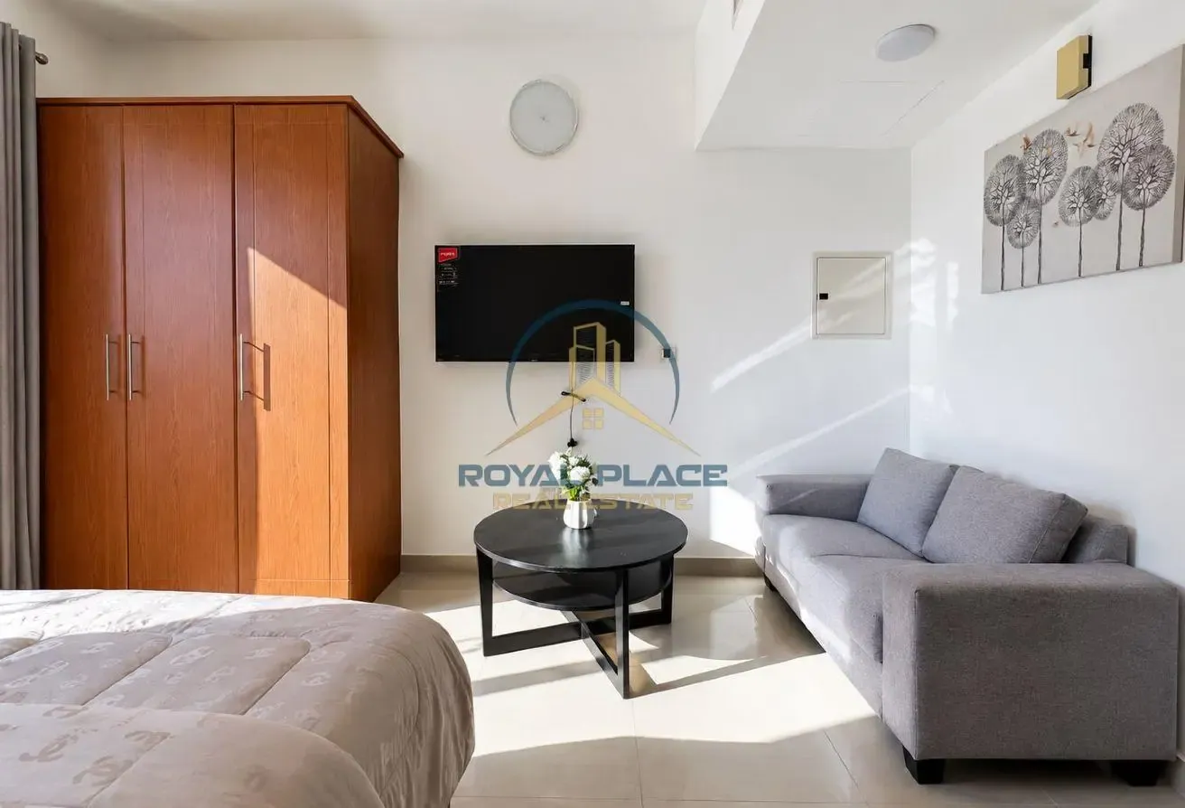 Furnished Studio I Vacant I High Floor