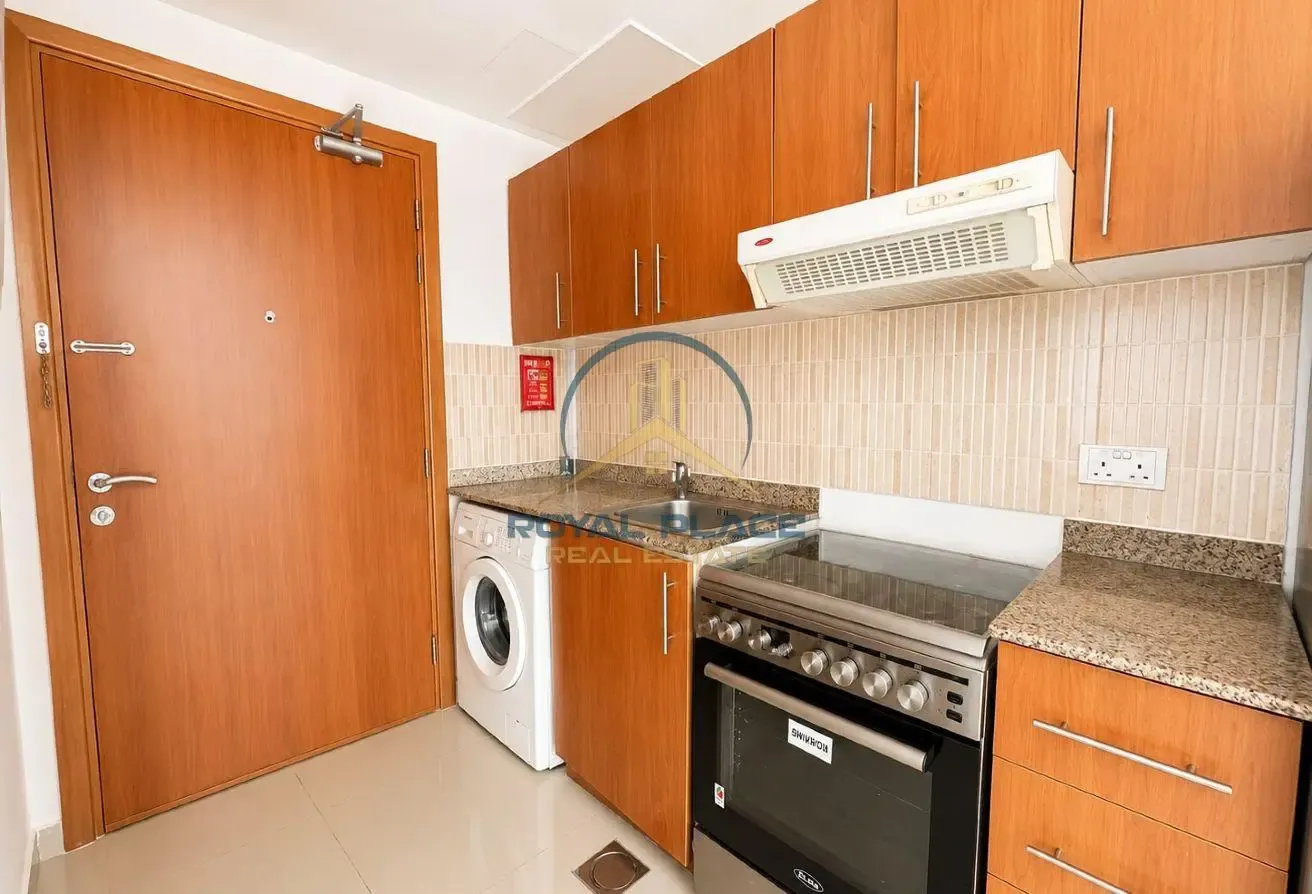Furnished Studio I Vacant I High Floor