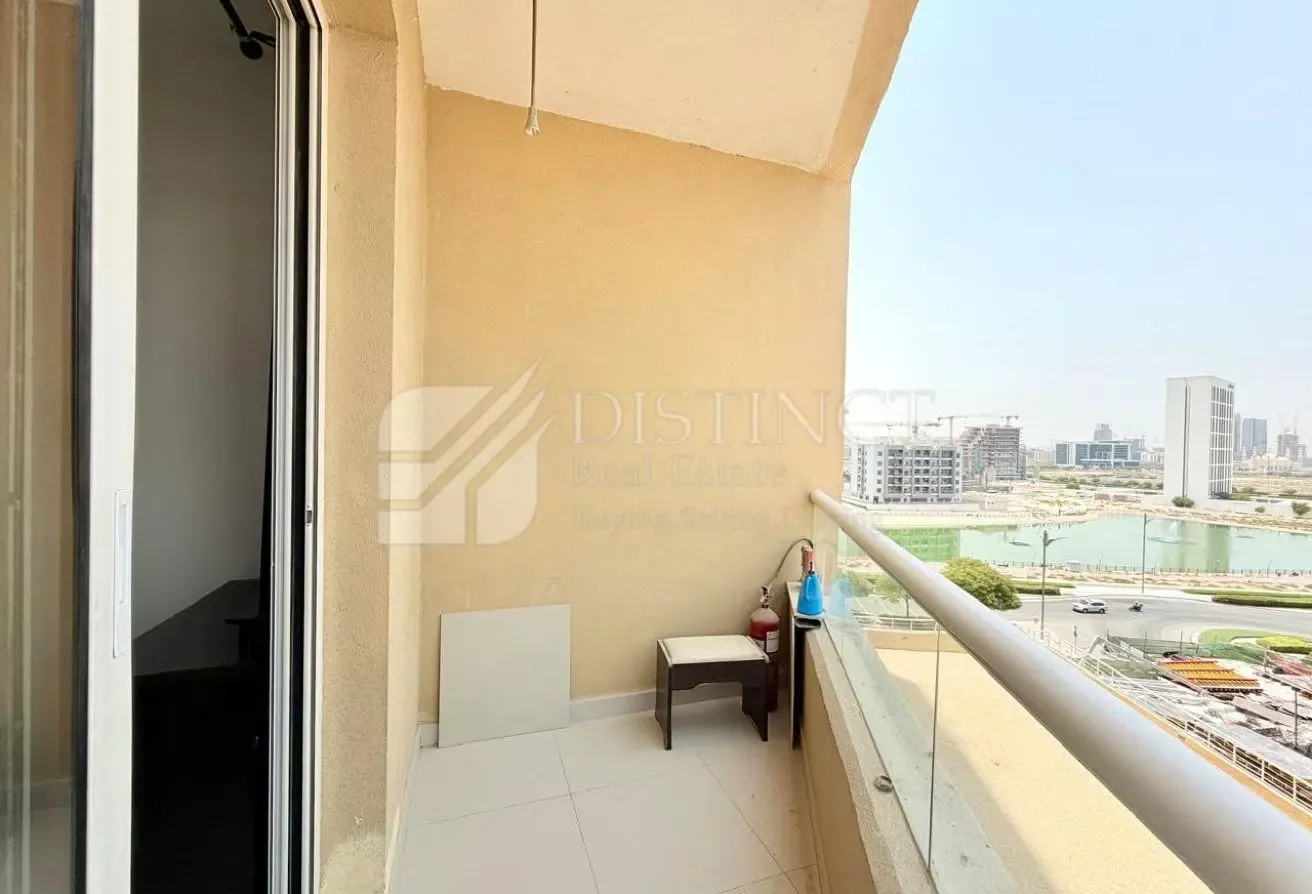 Fully Furnished Studio, Ready to Move-in