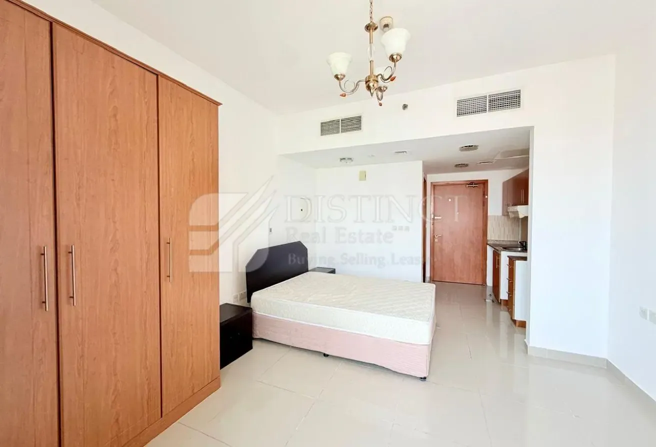 Fully Furnished Studio, Ready to Move-in