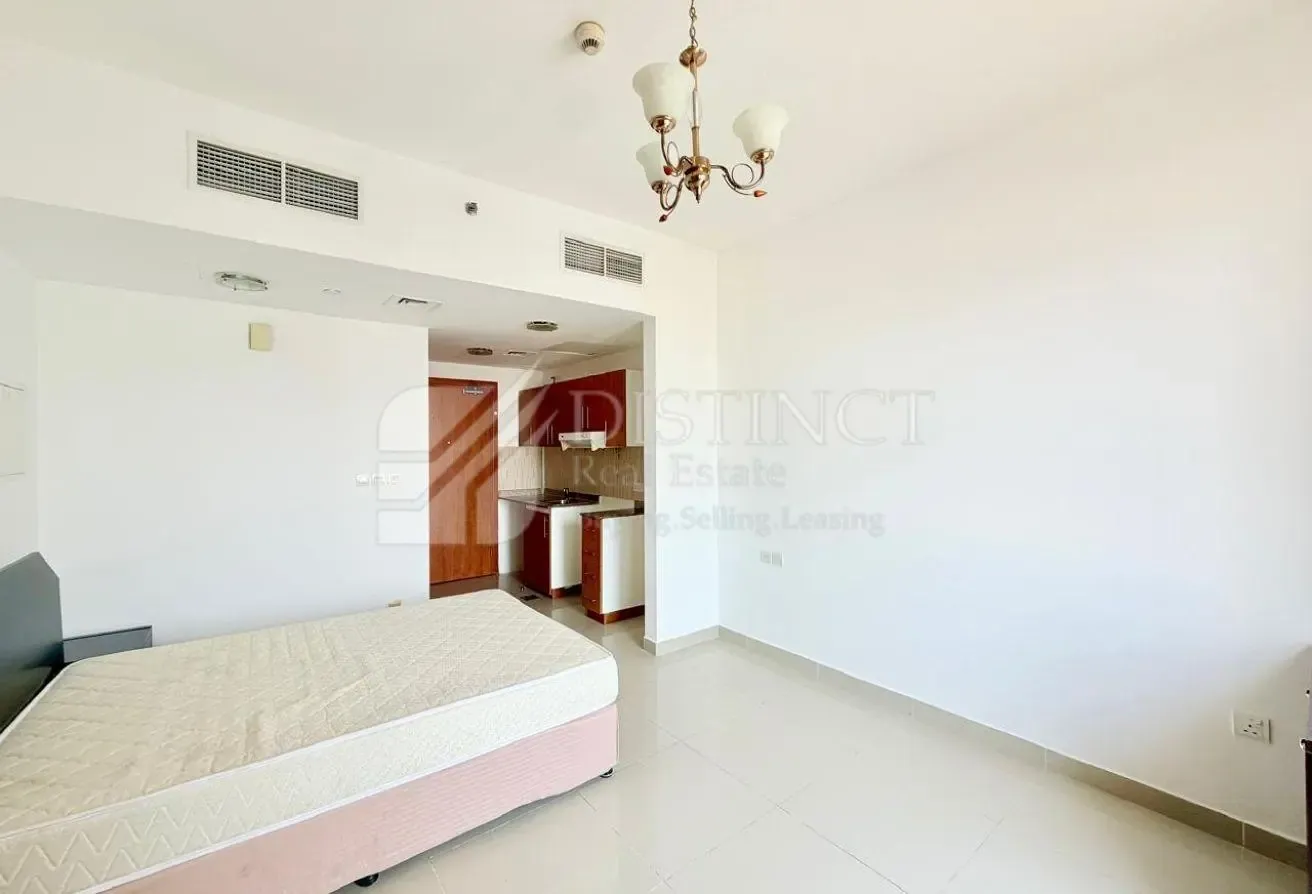 Fully Furnished Studio, Ready to Move-in