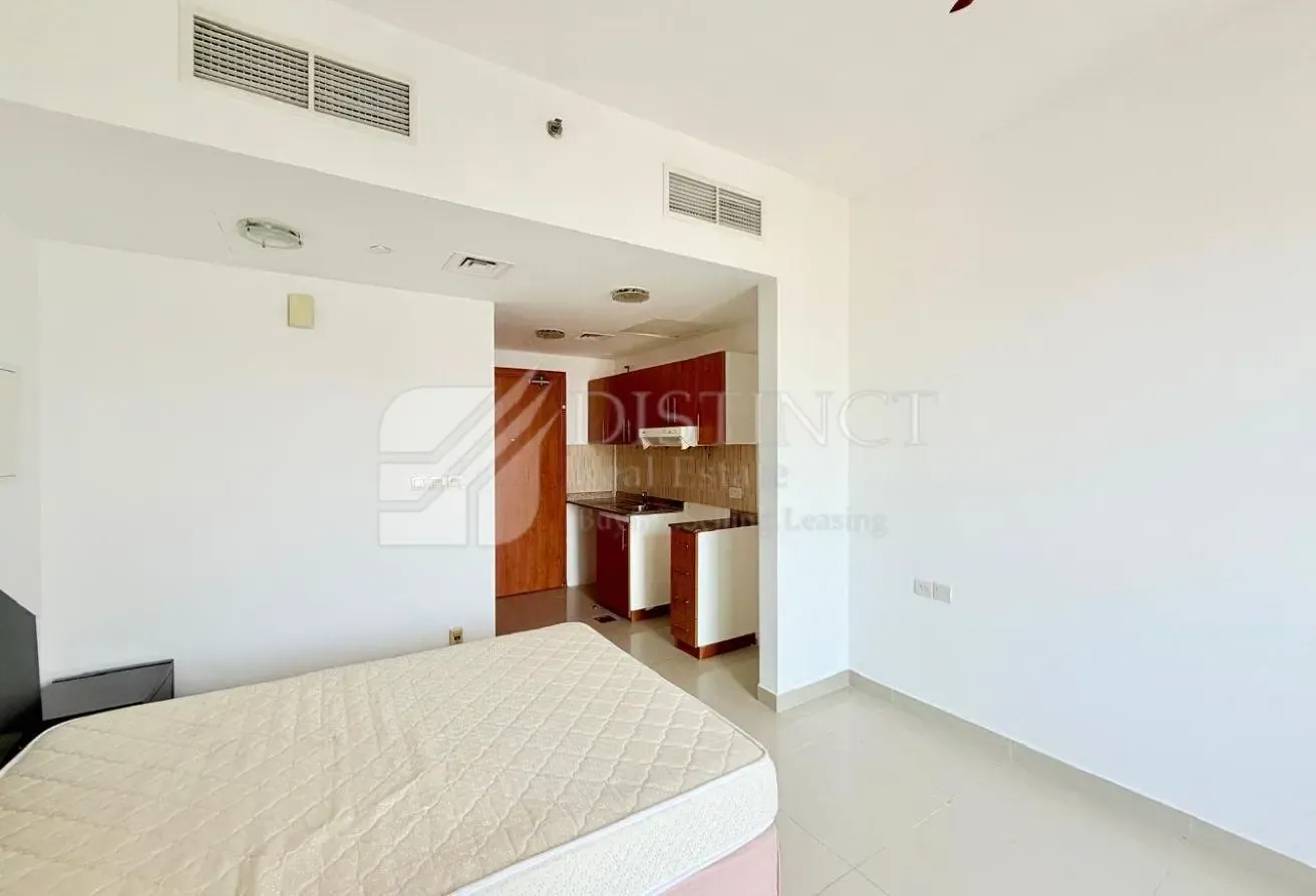 Fully Furnished Studio, Ready to Move-in
