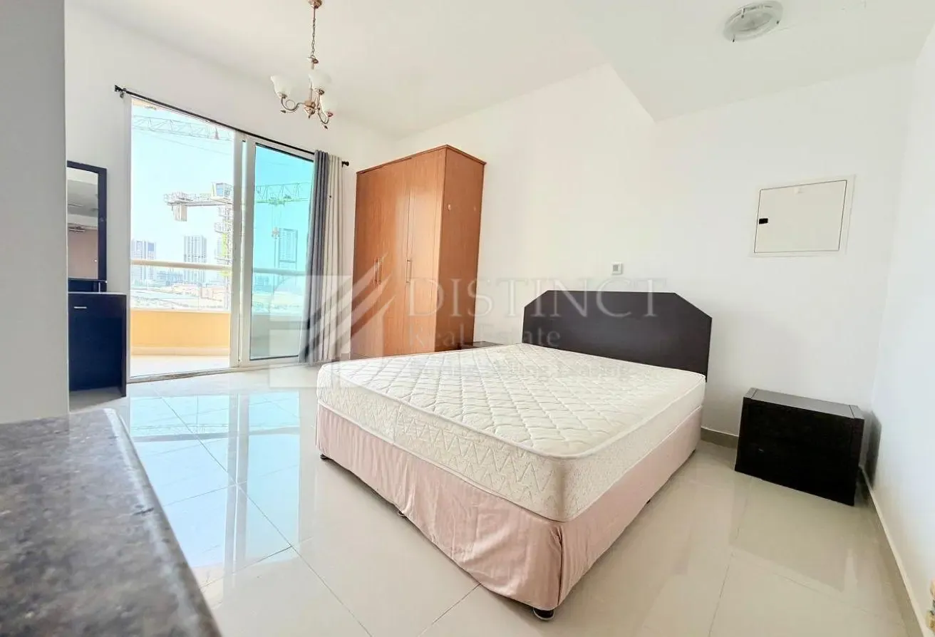Fully Furnished Studio, Ready to Move-in