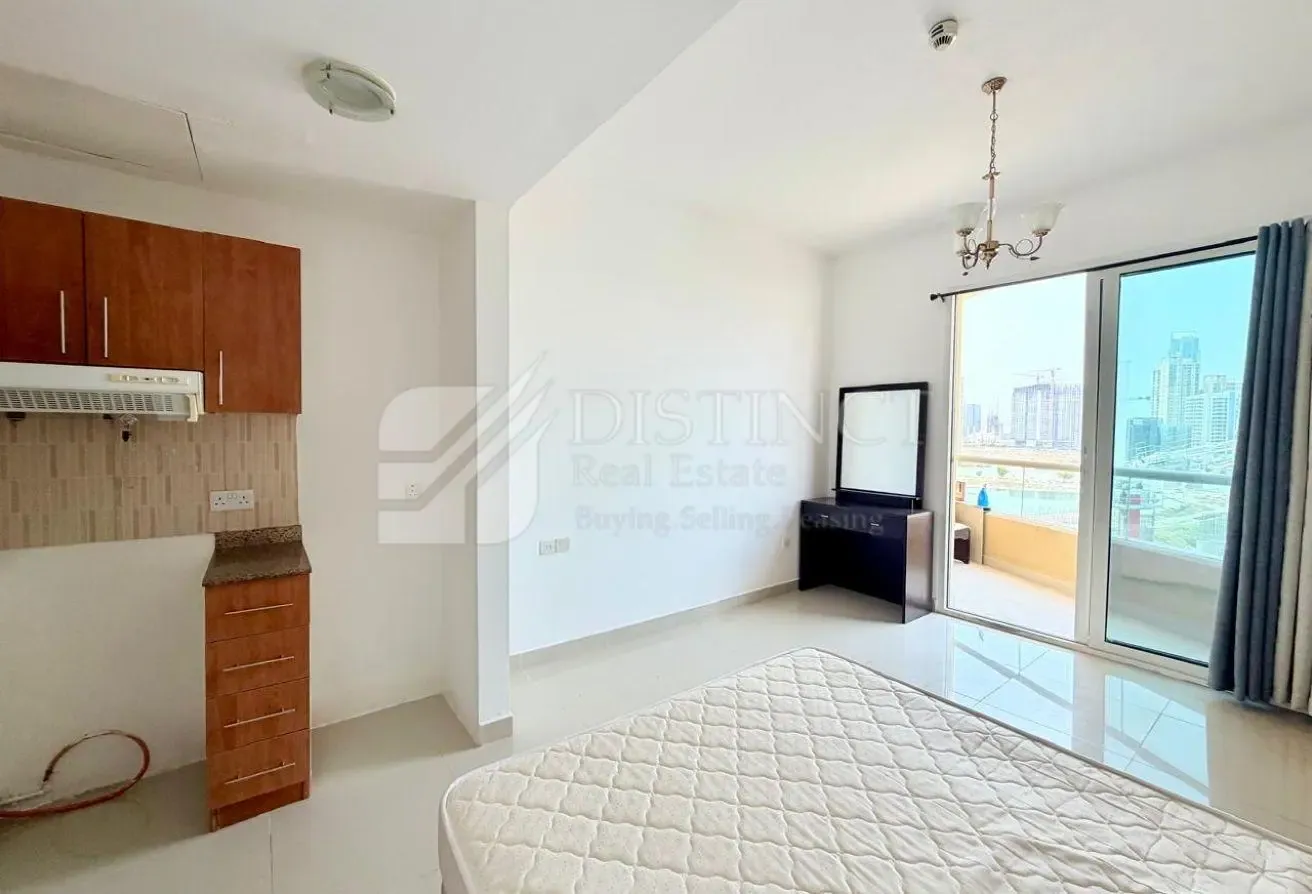 Fully Furnished Studio, Ready to Move-in