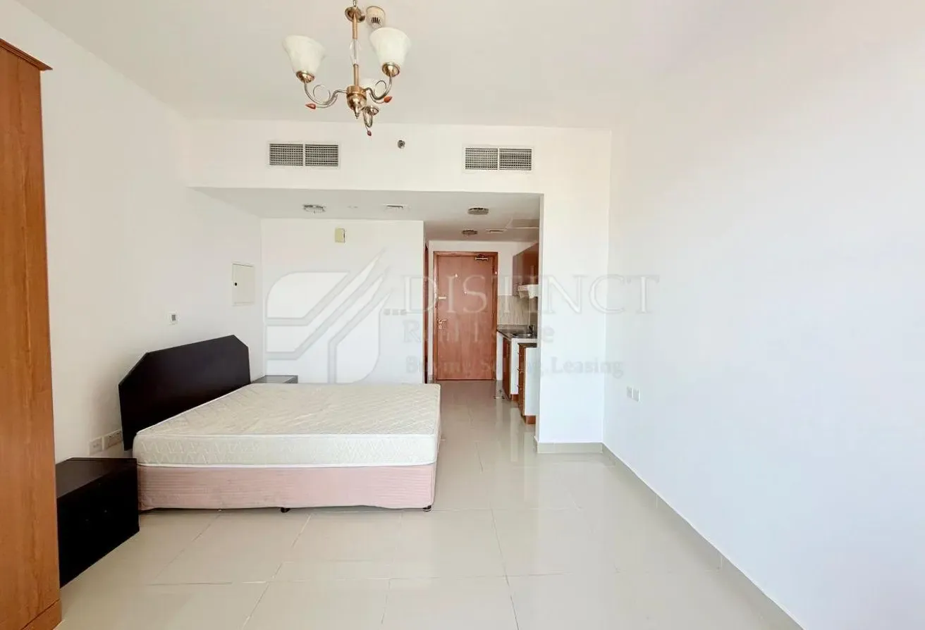 Fully Furnished Studio, Ready to Move-in