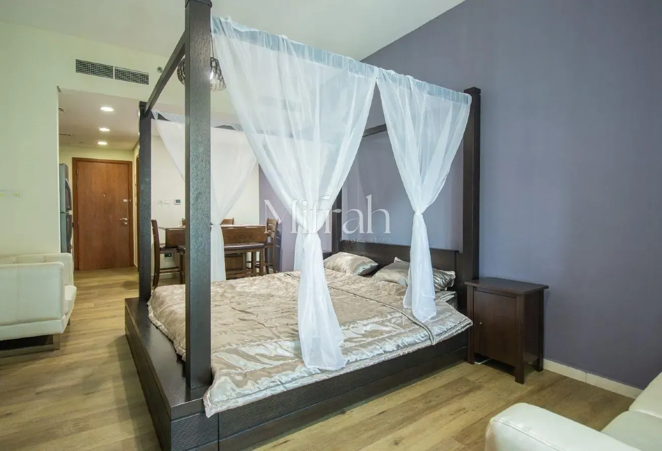 12 Cheques | Fully Furnished | Pool & Lake View