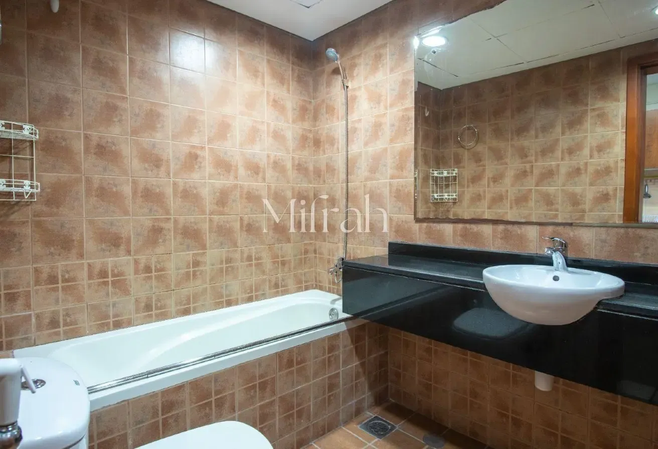 12 Cheques | Fully Furnished | Pool & Lake View