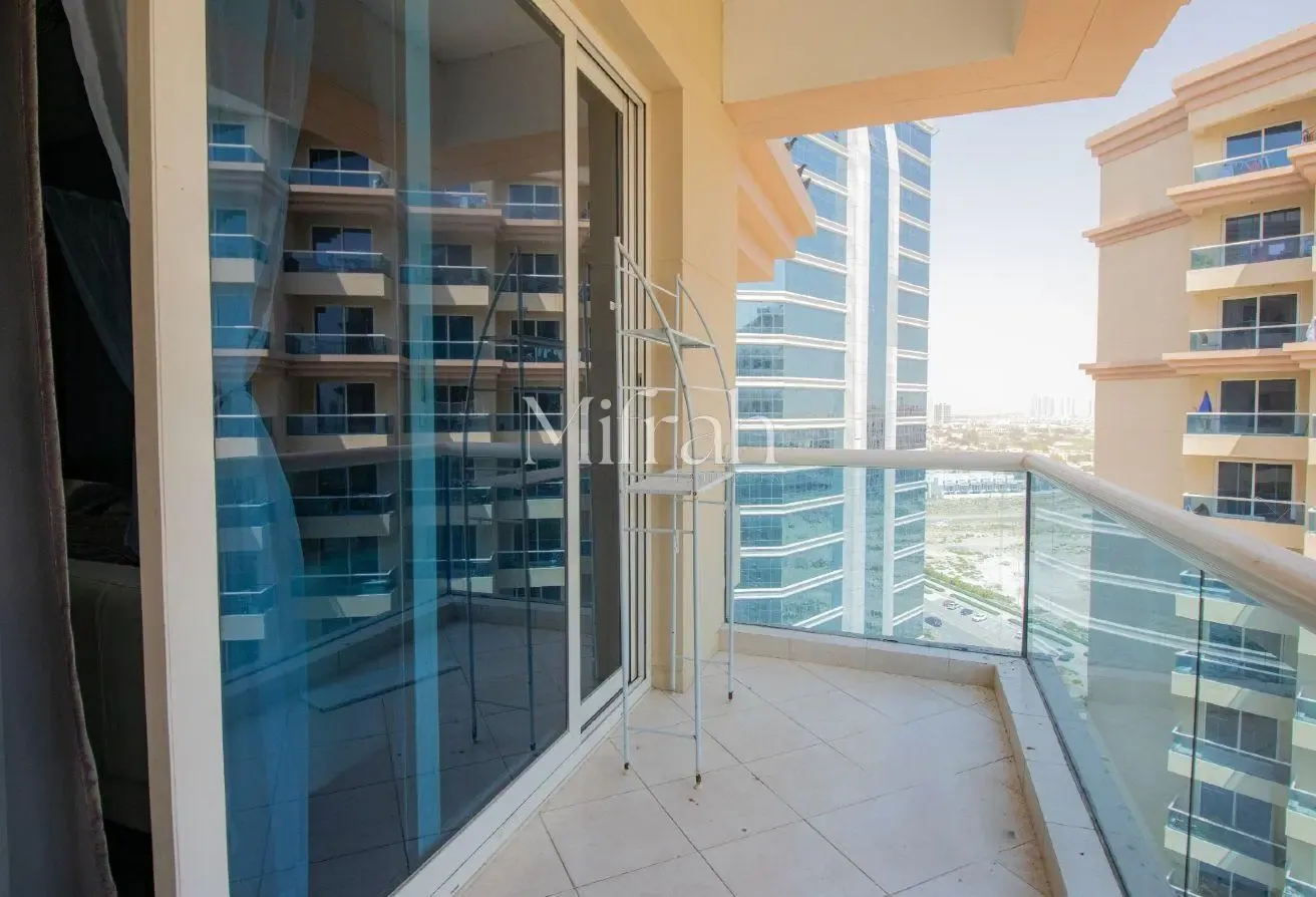 12 Cheques | Fully Furnished | Pool & Lake View