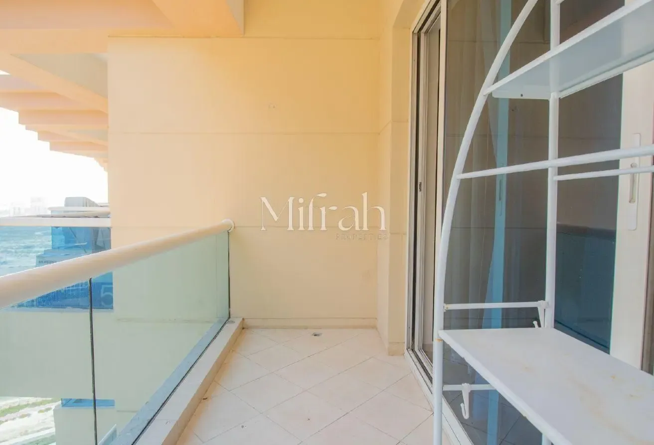 12 Cheques | Fully Furnished | Pool & Lake View