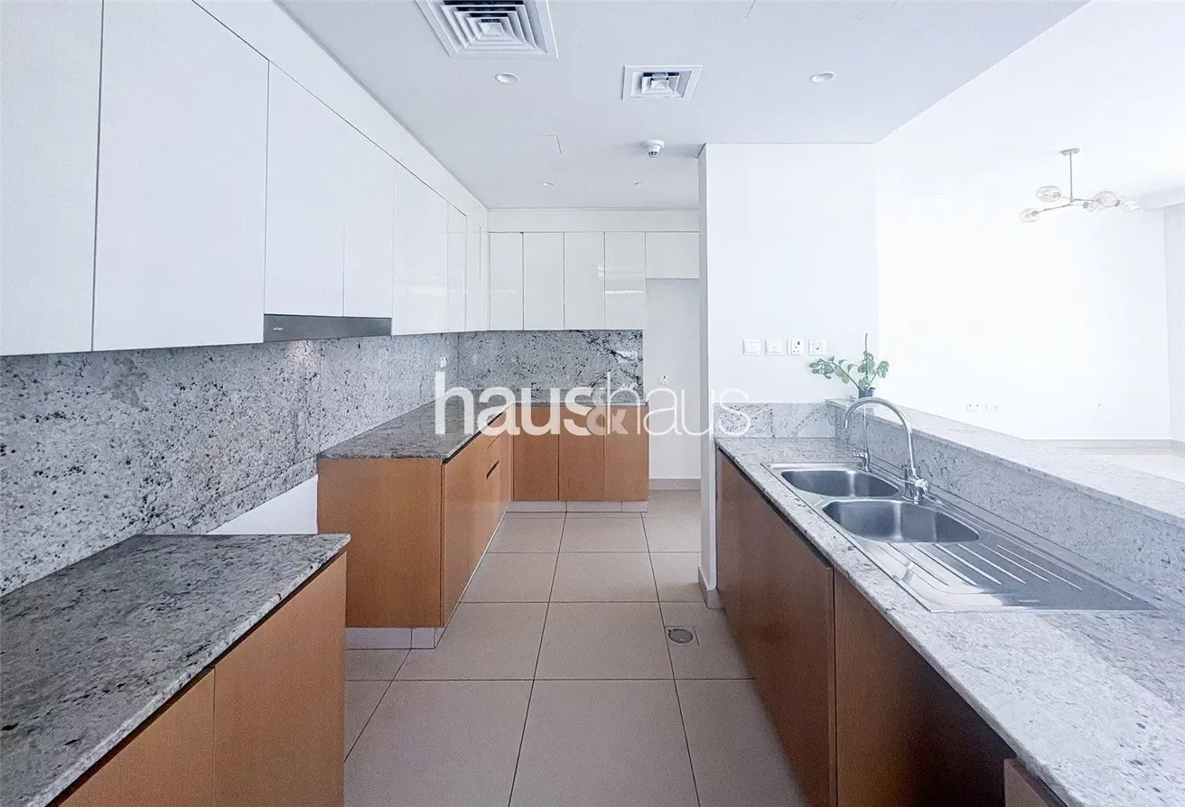 Vacant | Pool + Park Views | Corner Unit