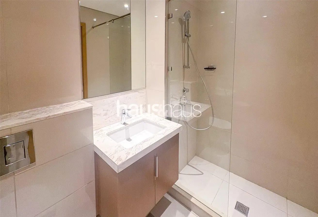 Vacant | Pool + Park Views | Corner Unit