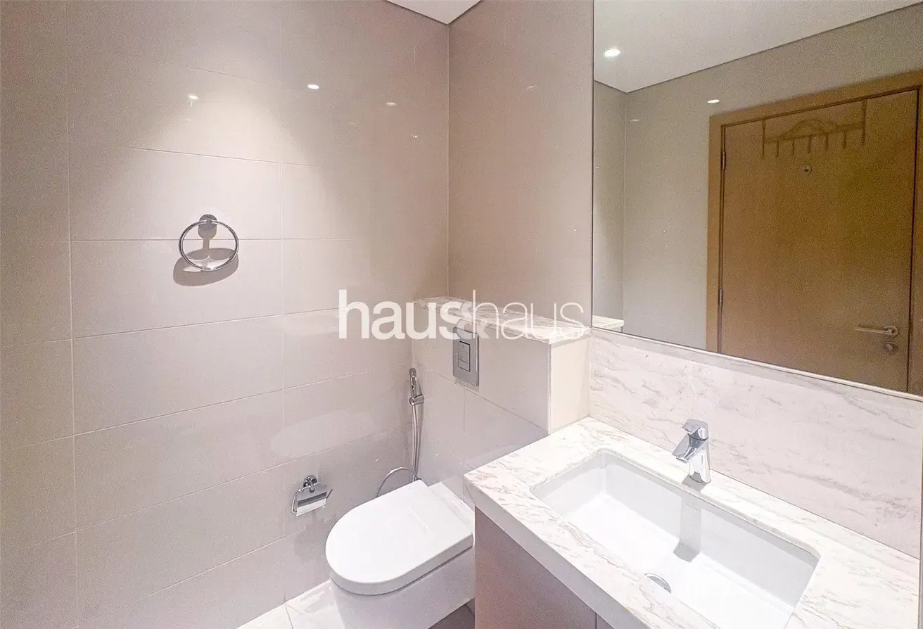 Vacant | Pool + Park Views | Corner Unit