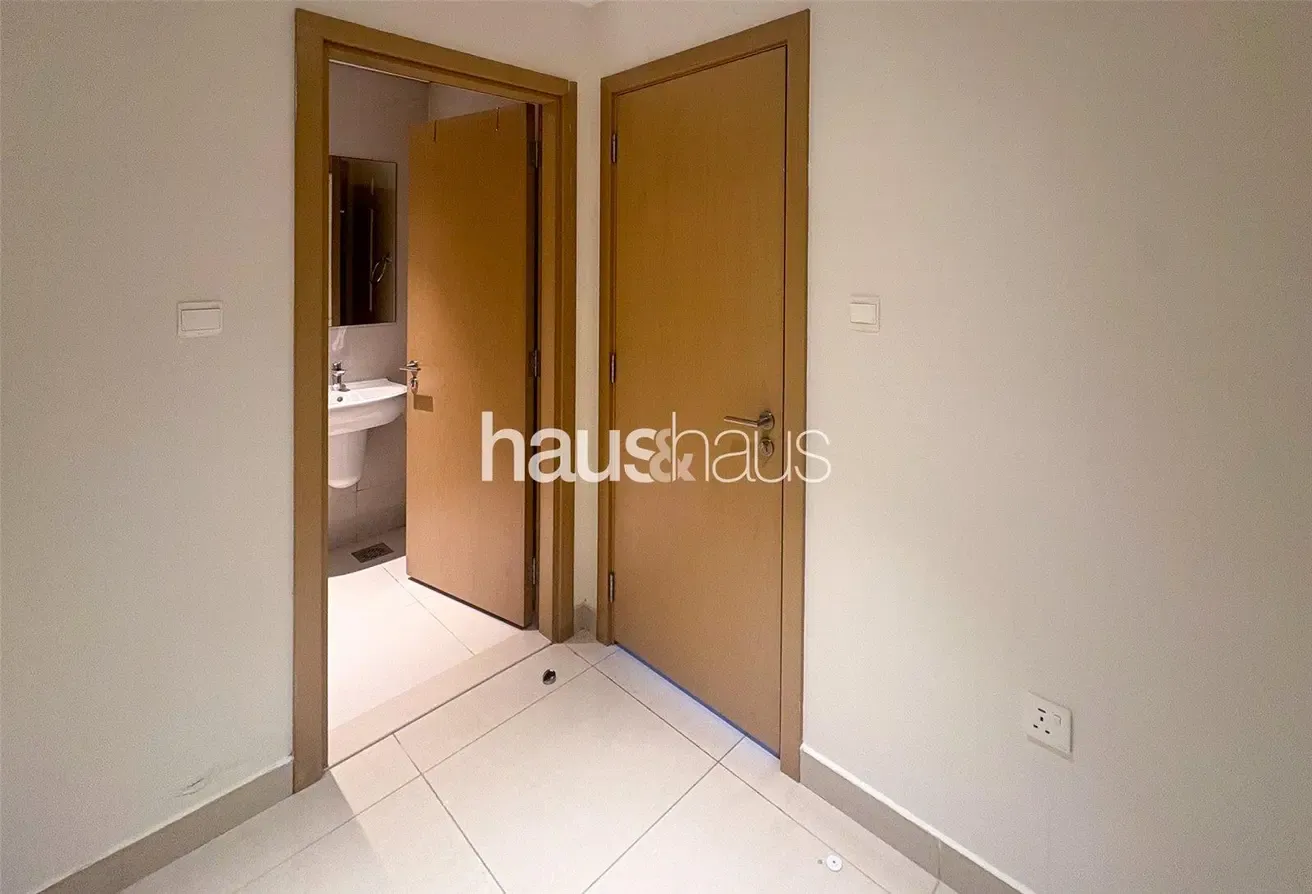 Vacant | Pool + Park Views | Corner Unit