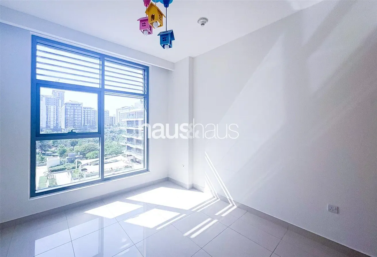 Vacant | Pool + Park Views | Corner Unit