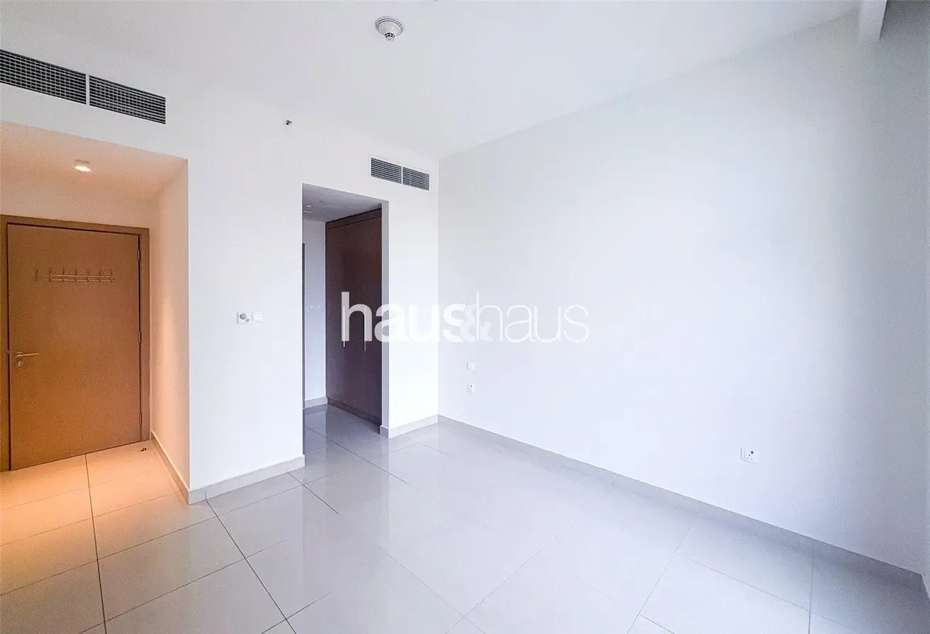 Vacant | Pool + Park Views | Corner Unit