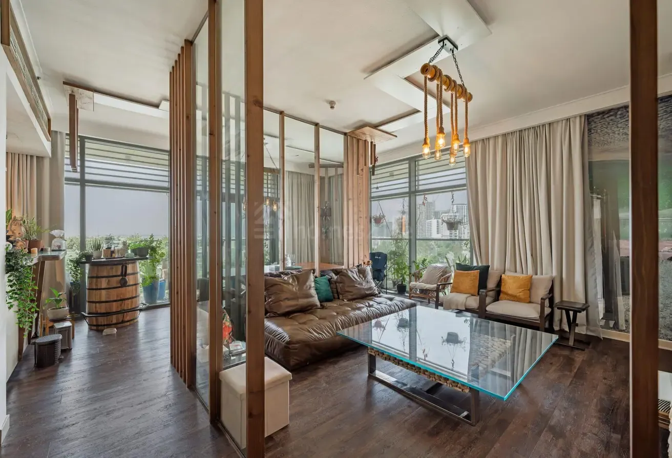Spacious apartment | Upgraded | Wooden flooring