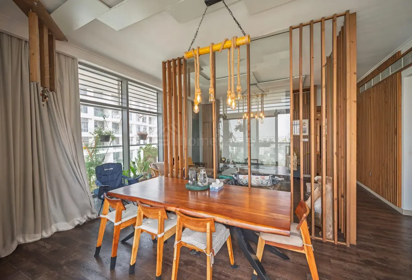 Spacious apartment | Upgraded | Wooden flooring