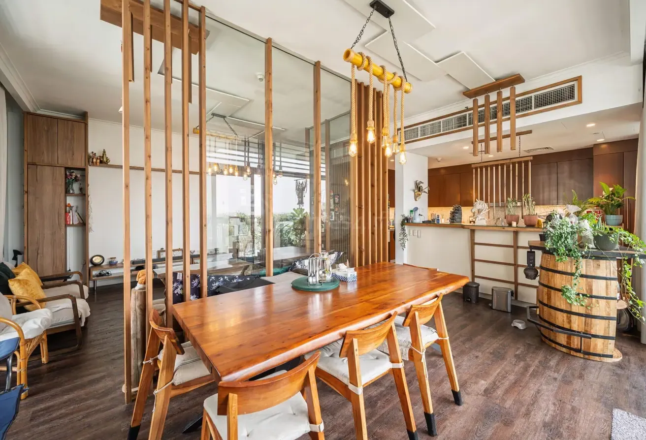 Spacious apartment | Upgraded | Wooden flooring