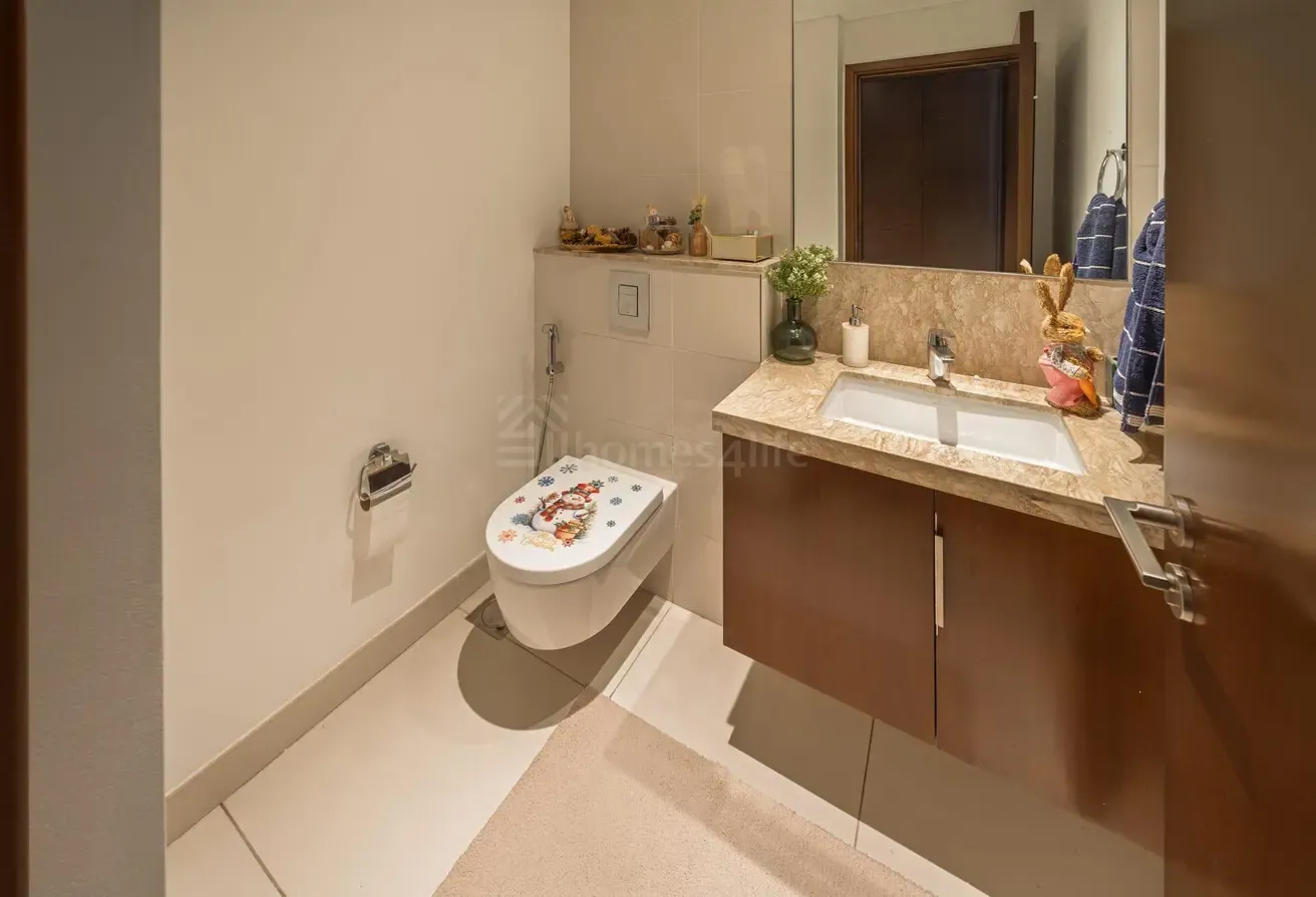 Spacious apartment | Upgraded | Wooden flooring