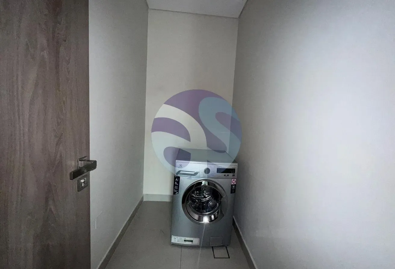 Fully Furnished 2 BHK || High Floor || Prime Loc||