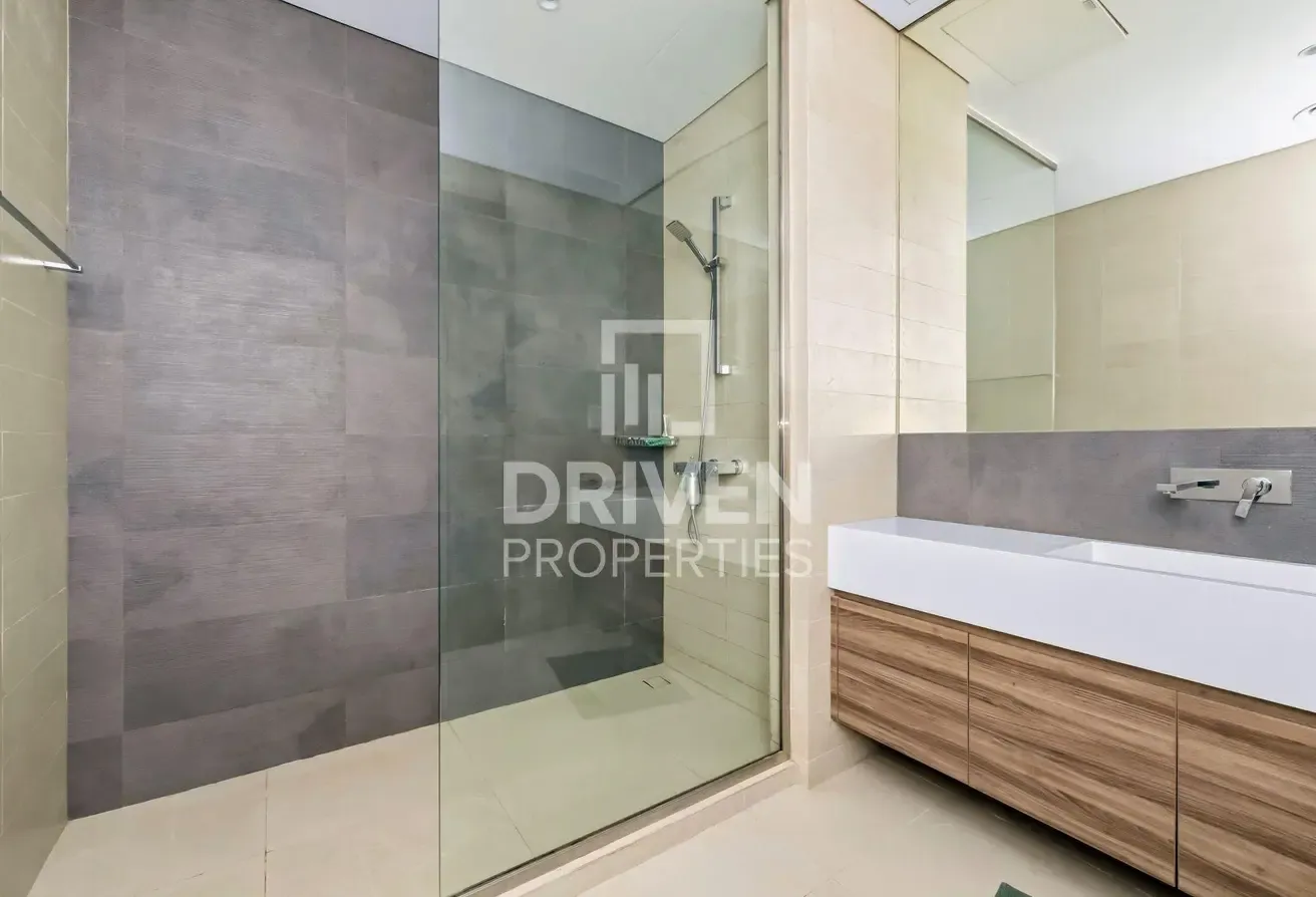 Ready to move in | Furnished and Prime Location