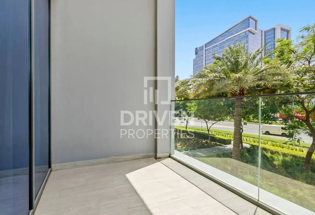 Ready to move in | Furnished and Prime Location