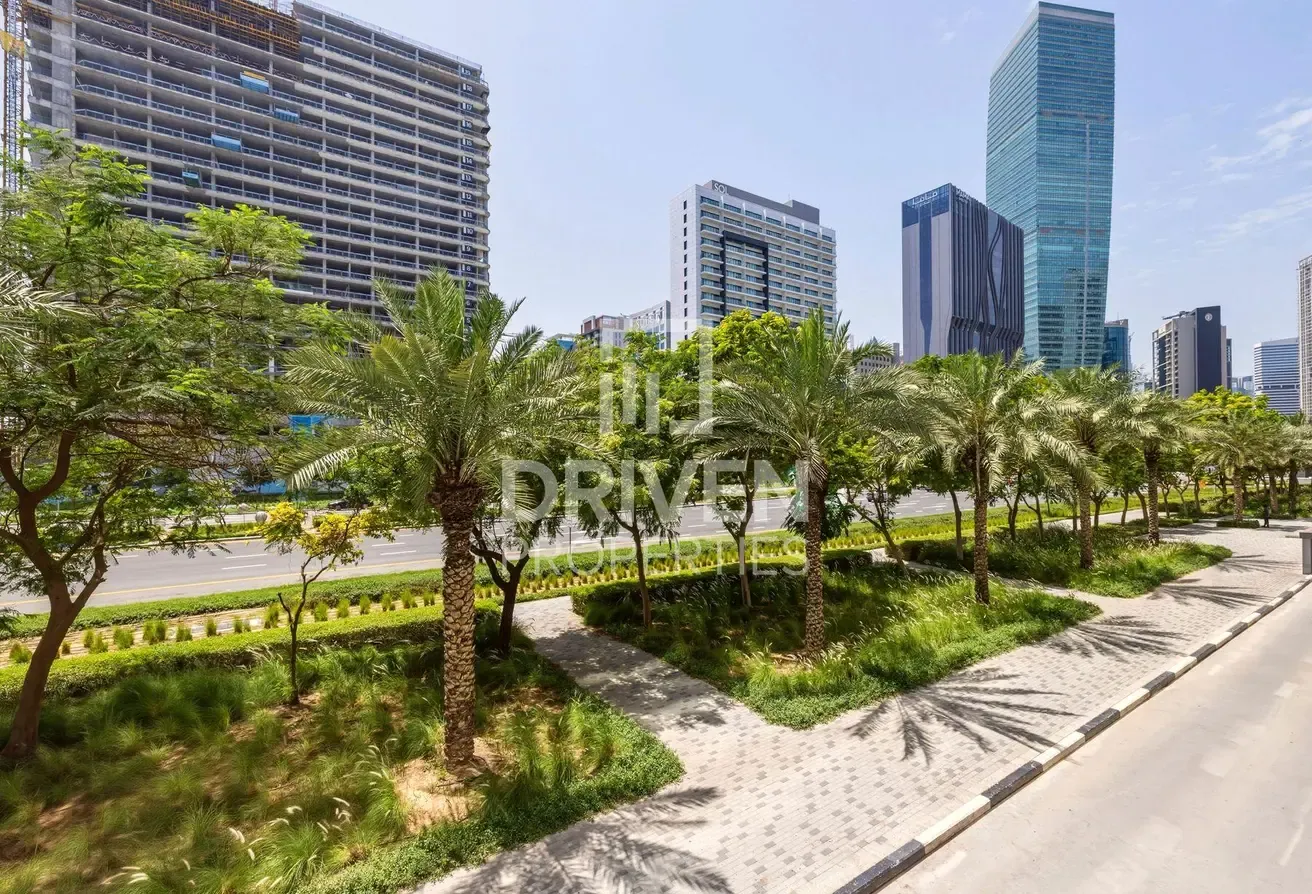 Ready to move in | Furnished and Prime Location