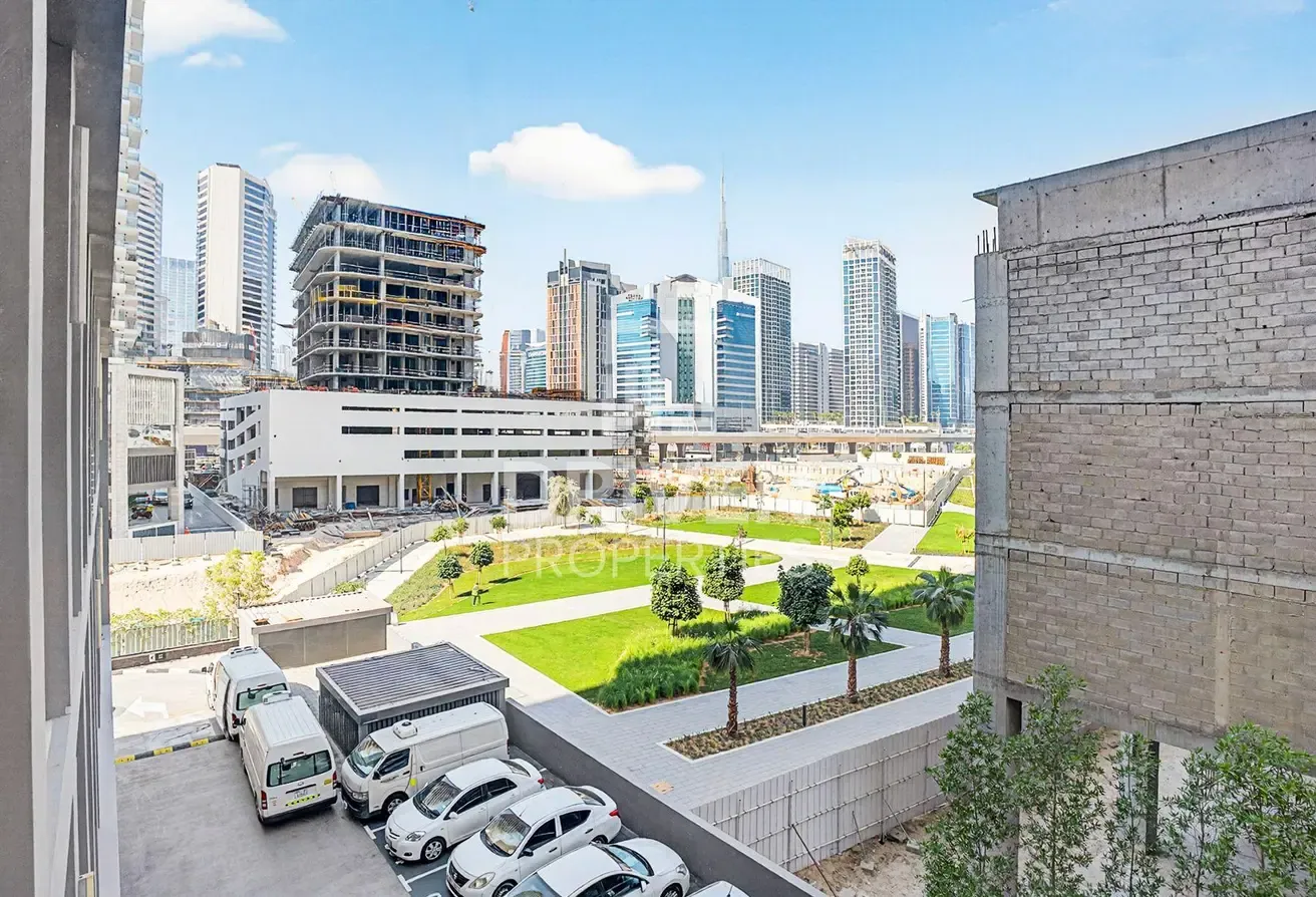 Well-managed | Fully Furnished | Great Location