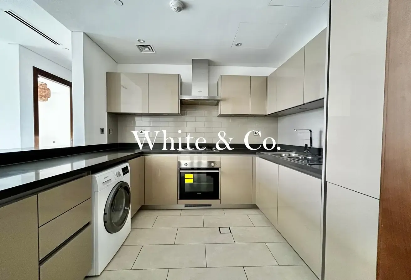 VACANT NOW | UNFURNISHED | LARGE LAYOUT