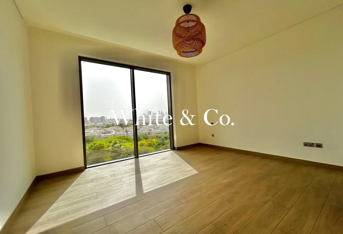 VACANT NOW | UNFURNISHED | LARGE LAYOUT